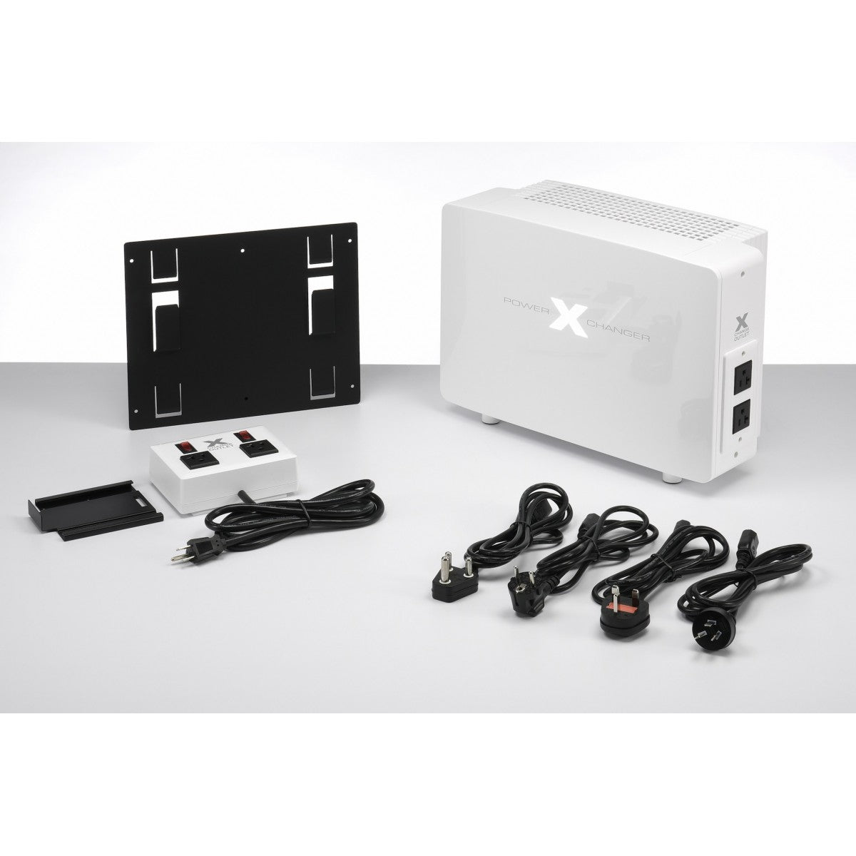 X-15 | 1800W/15A | Step-Down Voltage & Frequency Converter – 220V