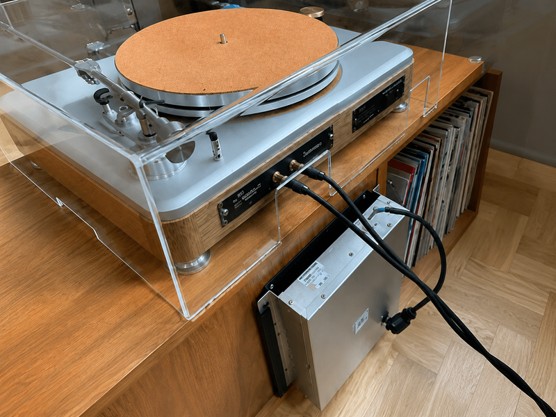 Shinola Turntable with PowerXchanger XS-05GA Installed