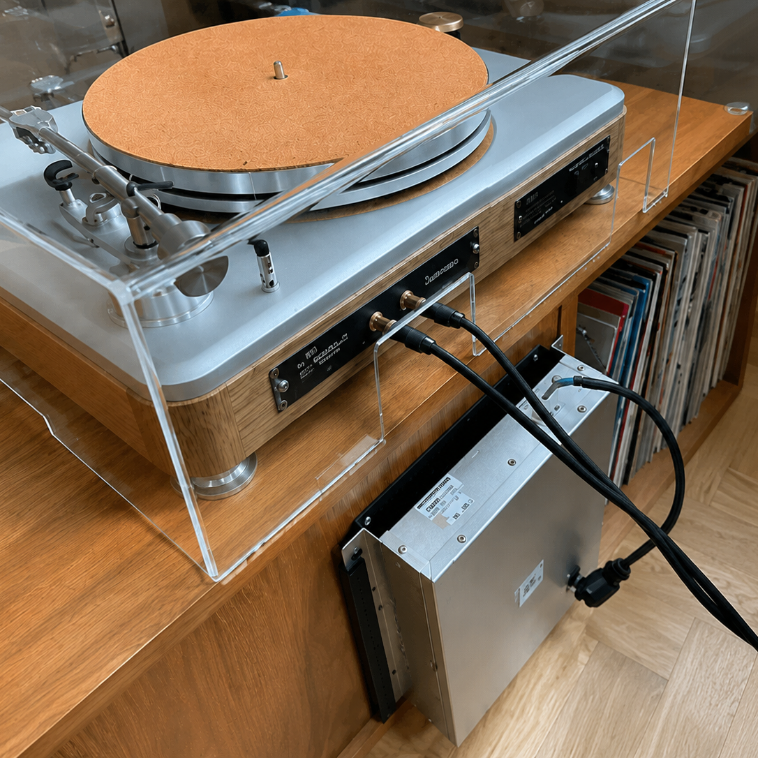 Shinola Turntable with PowerXchanger XS-05GA Installed